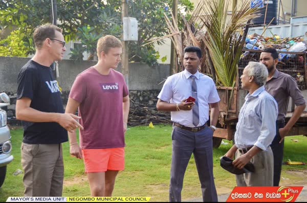 Ivar i møte med borgermesterens team i Negombo, Sri Lanka